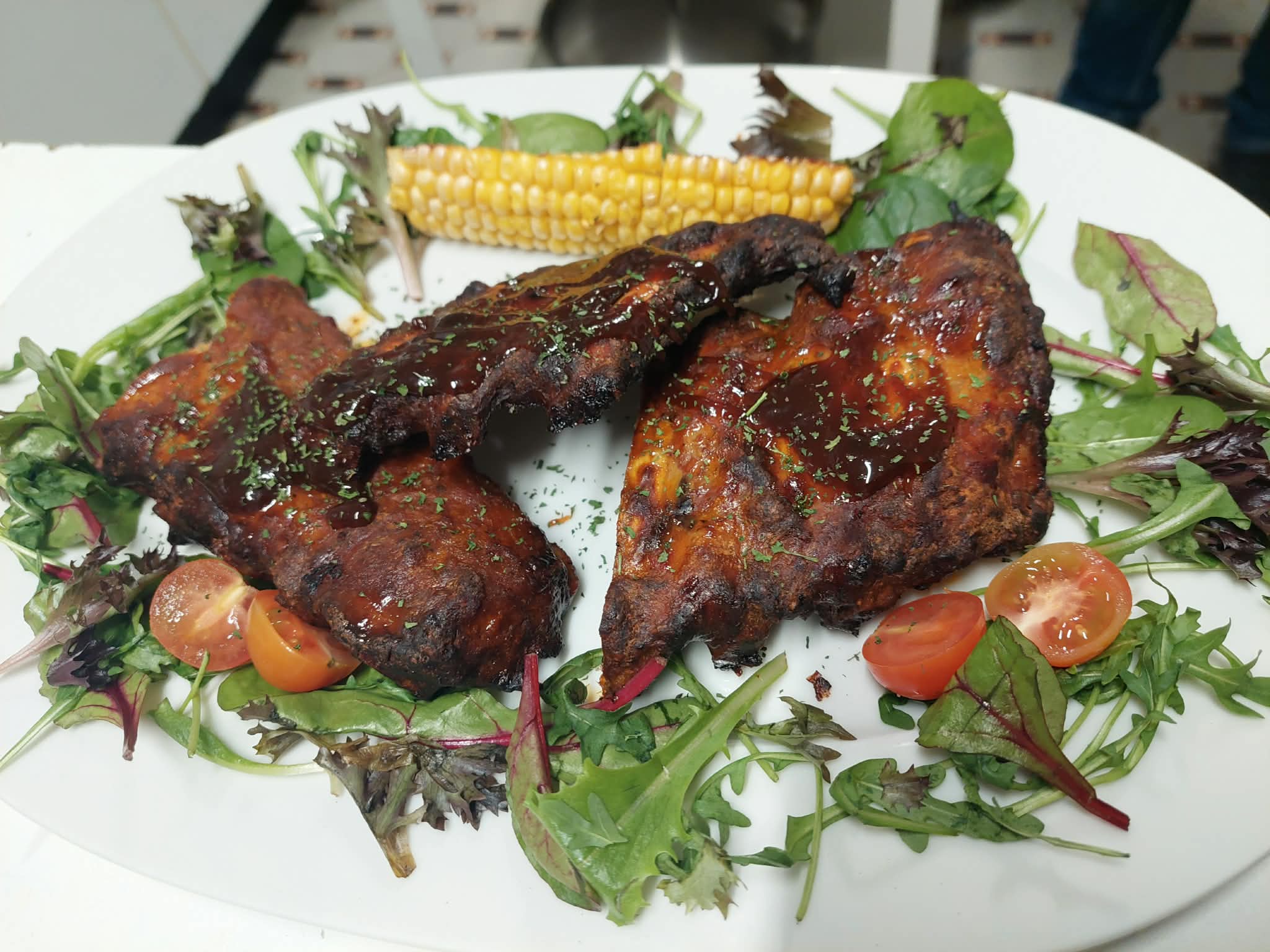 Gelakte Ribbekes met Wedgy's